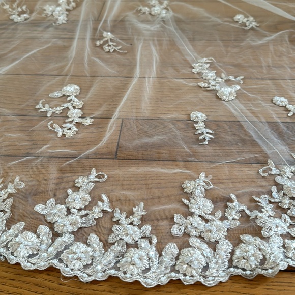 Bridal long  trained long sleeved over jacket with floral beading & bustles M/L - Picture 5 of 16